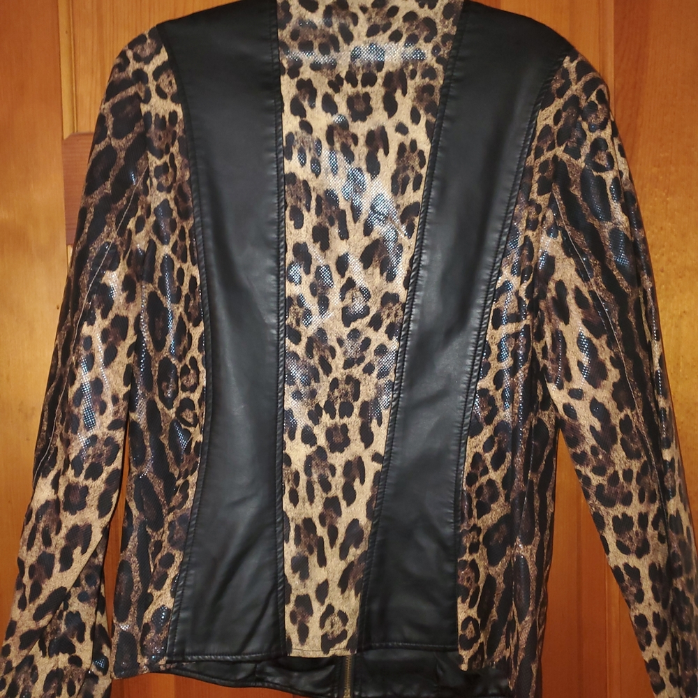 Y2K Baddie Vegan Leather Leopard Print and Black Blazer - Picture 4 of 5